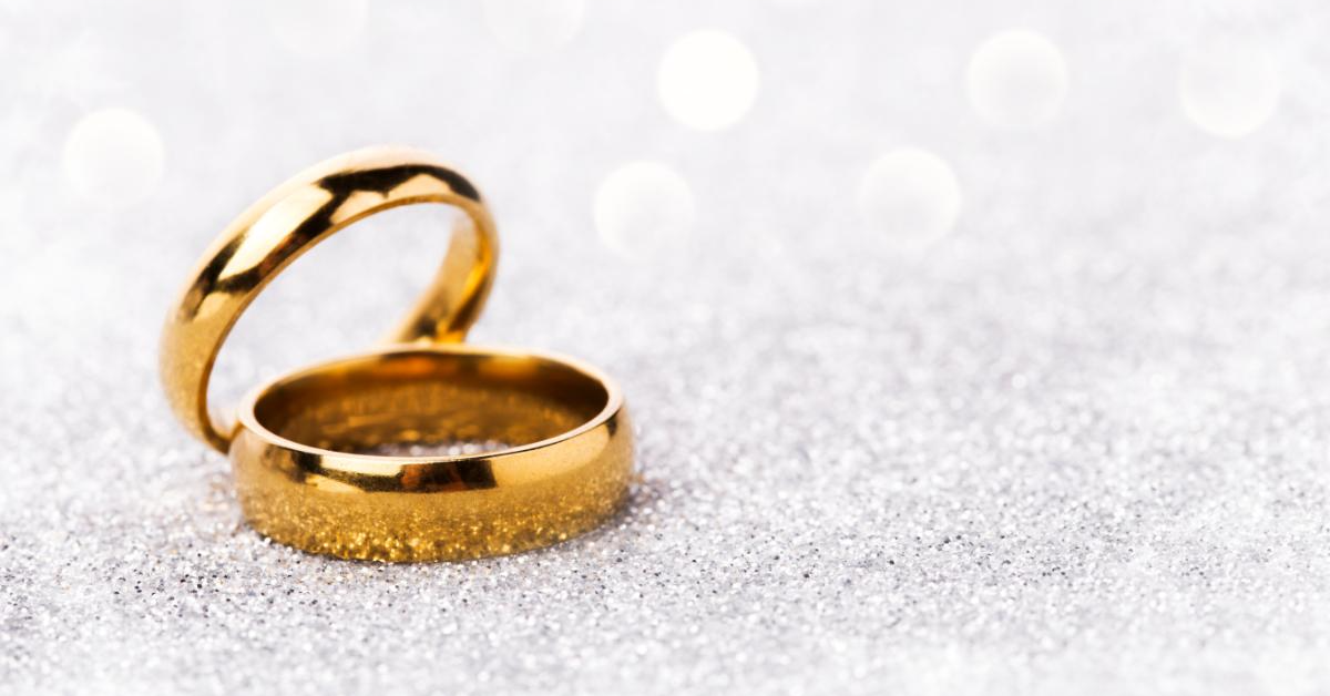 How To Talk About Marriage With Friends (Without It Being Awkward)